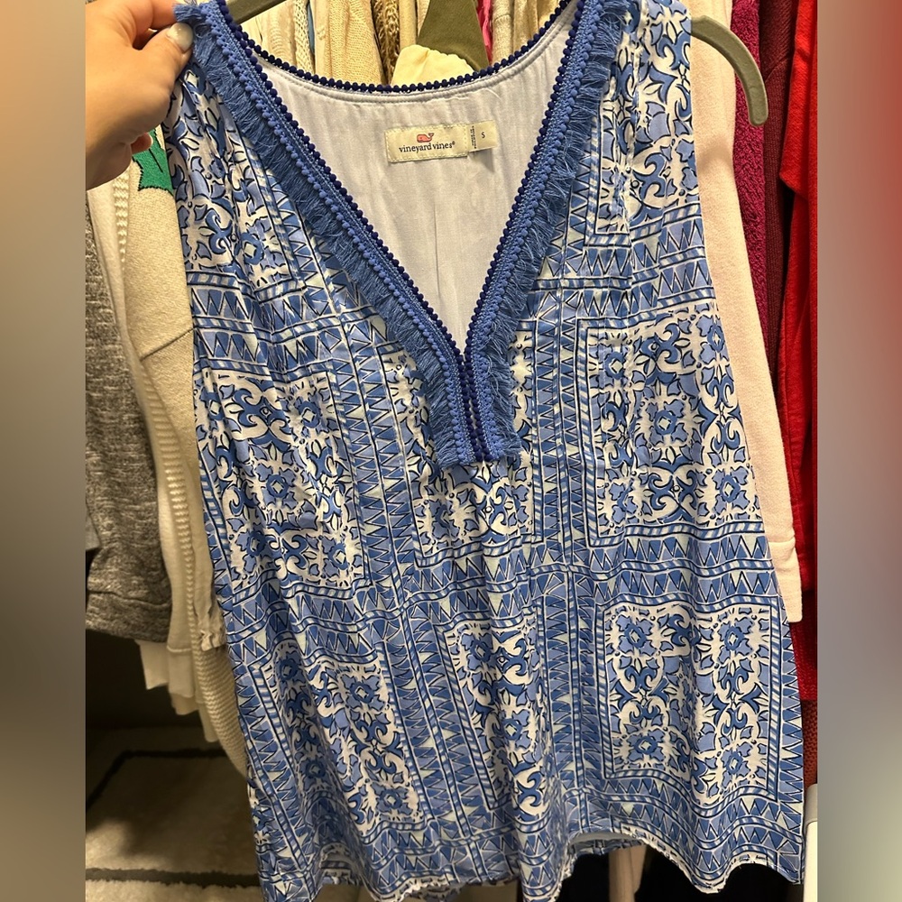 Vineyard vines top